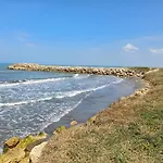 New Apartment Very Close To Airport And Beaches